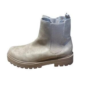 Soda Yossi Chelsea Pull On Chunky Platform Ankle Boot.